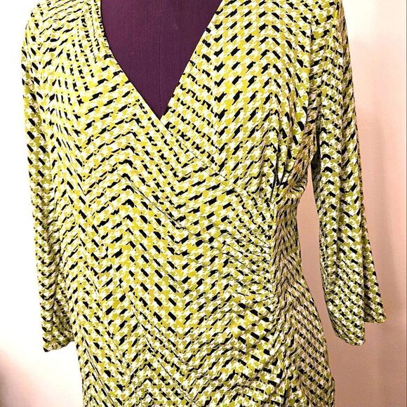 Liz Claiborne Green and Black Fitted Ruched Blouse - Picture 4 of 7